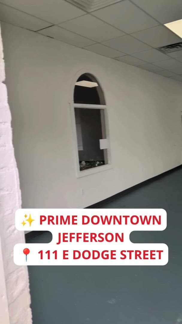 Plus de détails pour 230 S Main St, Jefferson, WI - Bureau à louer