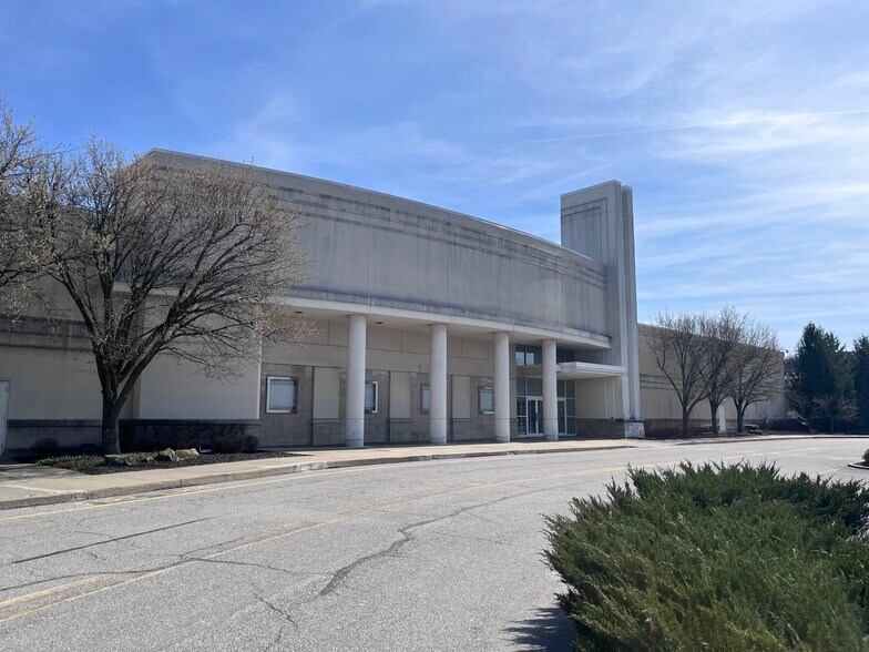 1000 Robinson Center Dr, Pittsburgh, PA à louer - Photo du bâtiment - Image 2 de 4