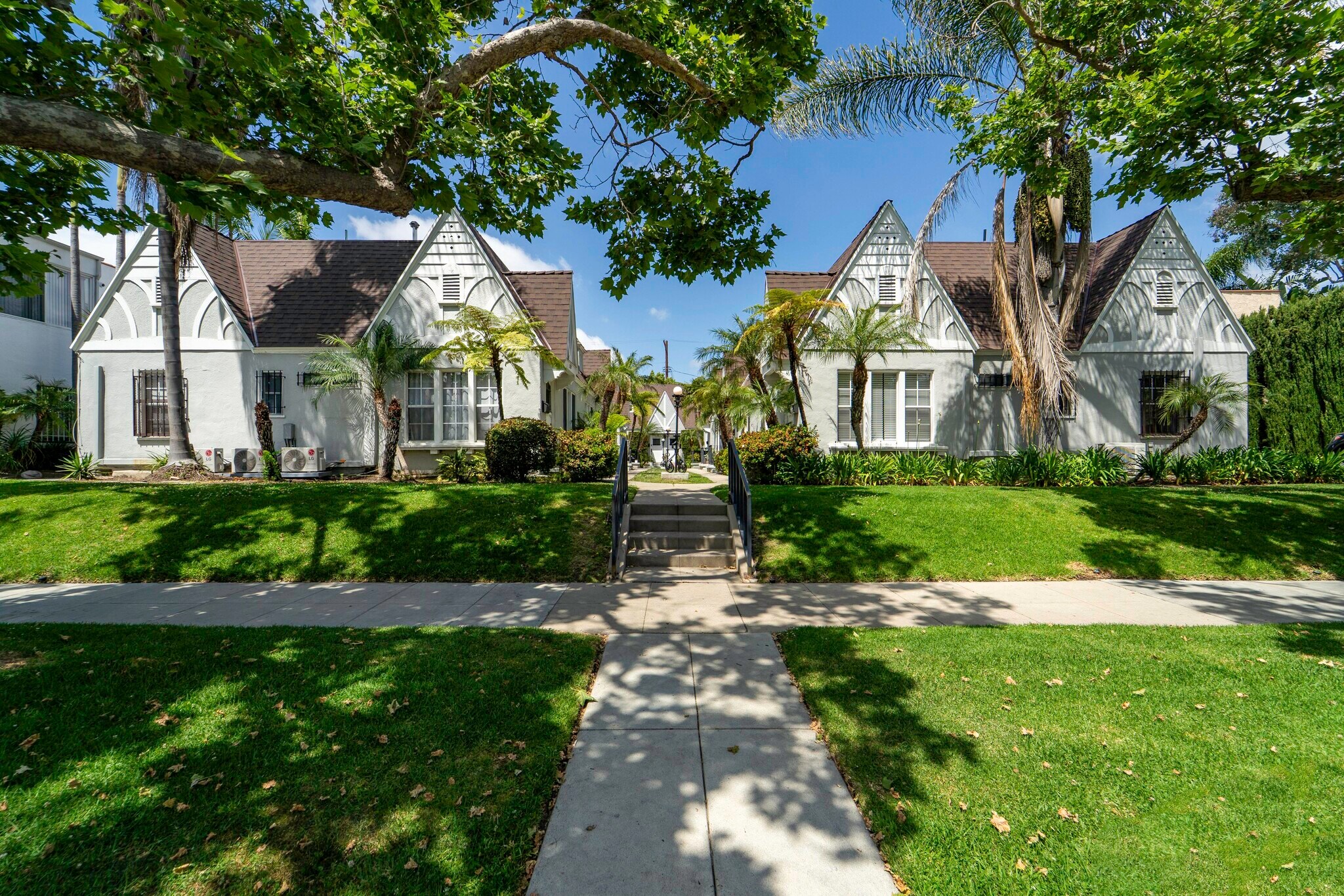 537 N Orange Dr, Los Angeles, CA à vendre Photo principale- Image 1 de 43