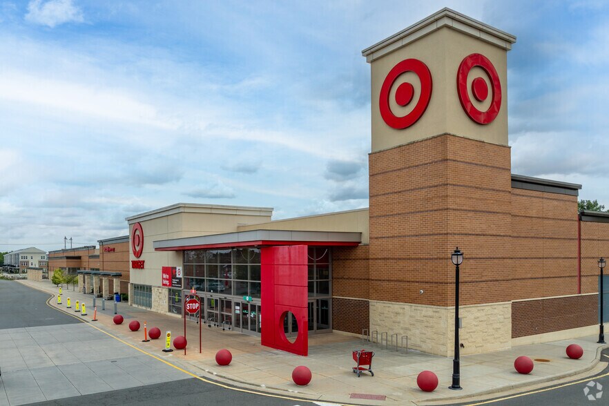 100 Grand Ave, North Brunswick, NJ à louer - Photo du bâtiment - Image 2 de 3