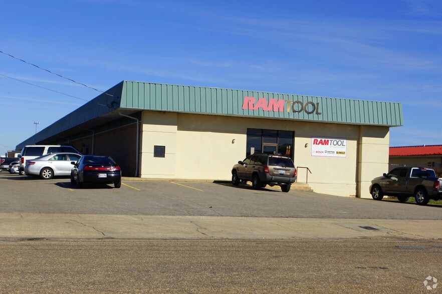 541 Oliver Rd, Montgomery, AL à louer - Photo du bâtiment - Image 3 de 6