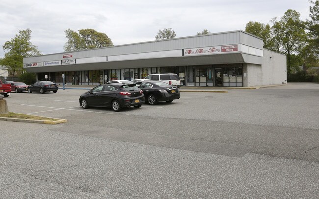 Plus de détails pour 152-188 Sunrise Hwy, West Islip, NY - Commerce de détail à vendre
