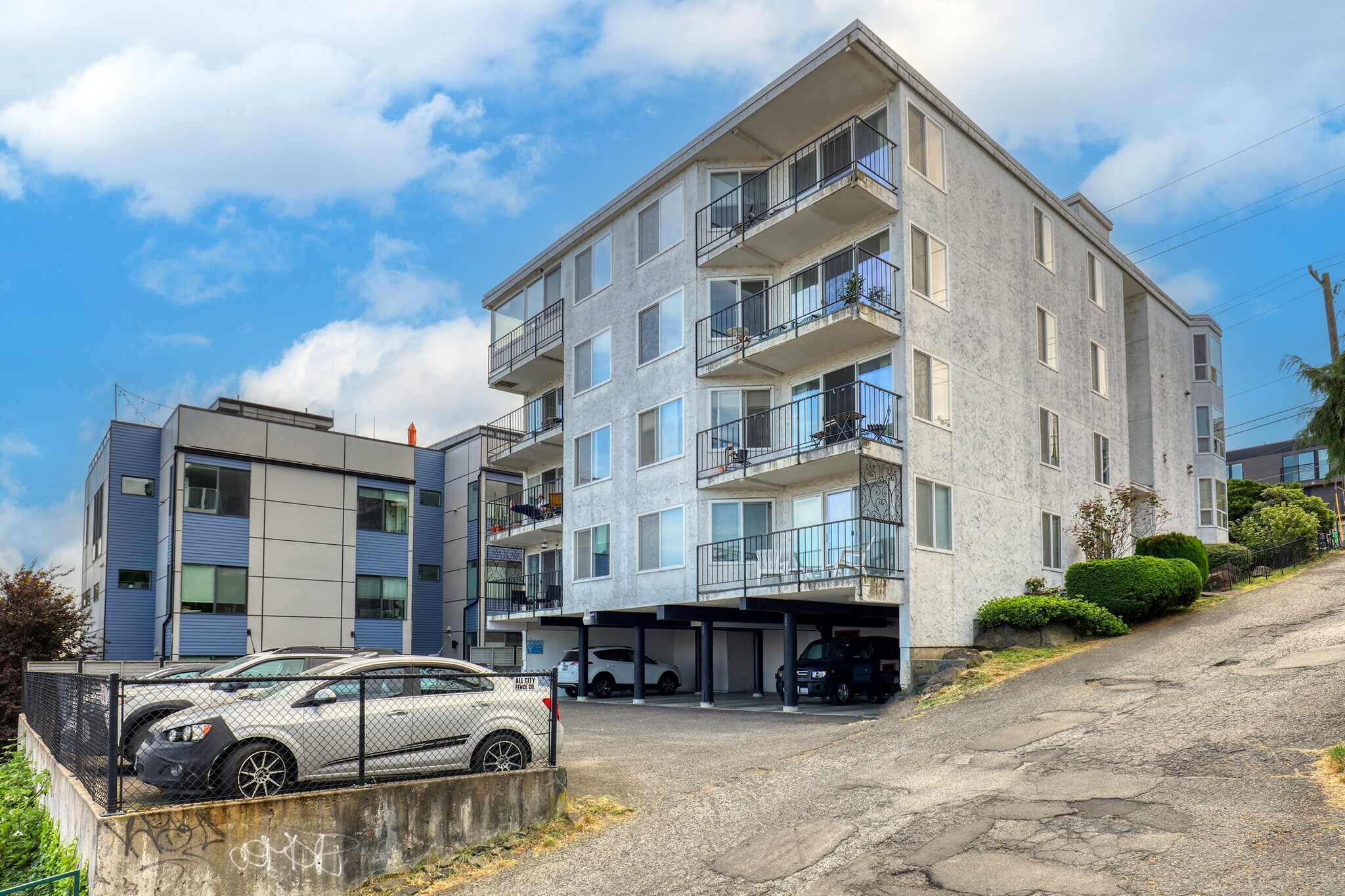 501 Highland Dr, Seattle, WA à vendre Photo du bâtiment- Image 1 de 6