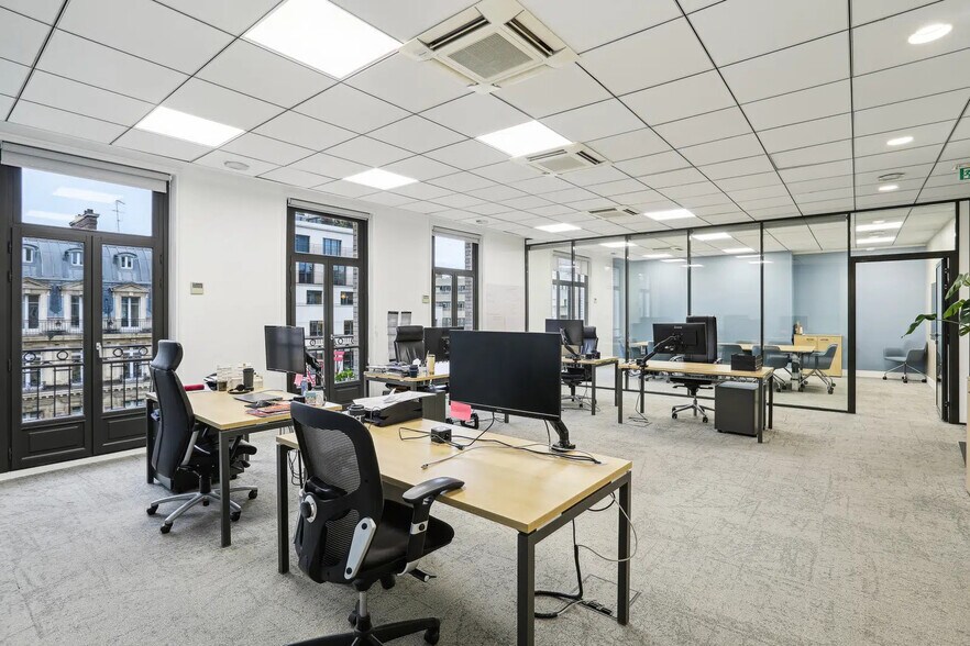 160 Boulevard Haussmann, Paris à louer - Photo du bâtiment - Image 2 de 14