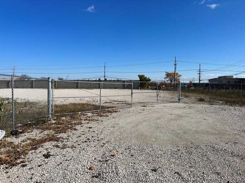 1601 Hubbard Ave, Batavia, IL à vendre - Photo du bâtiment - Image 2 de 6