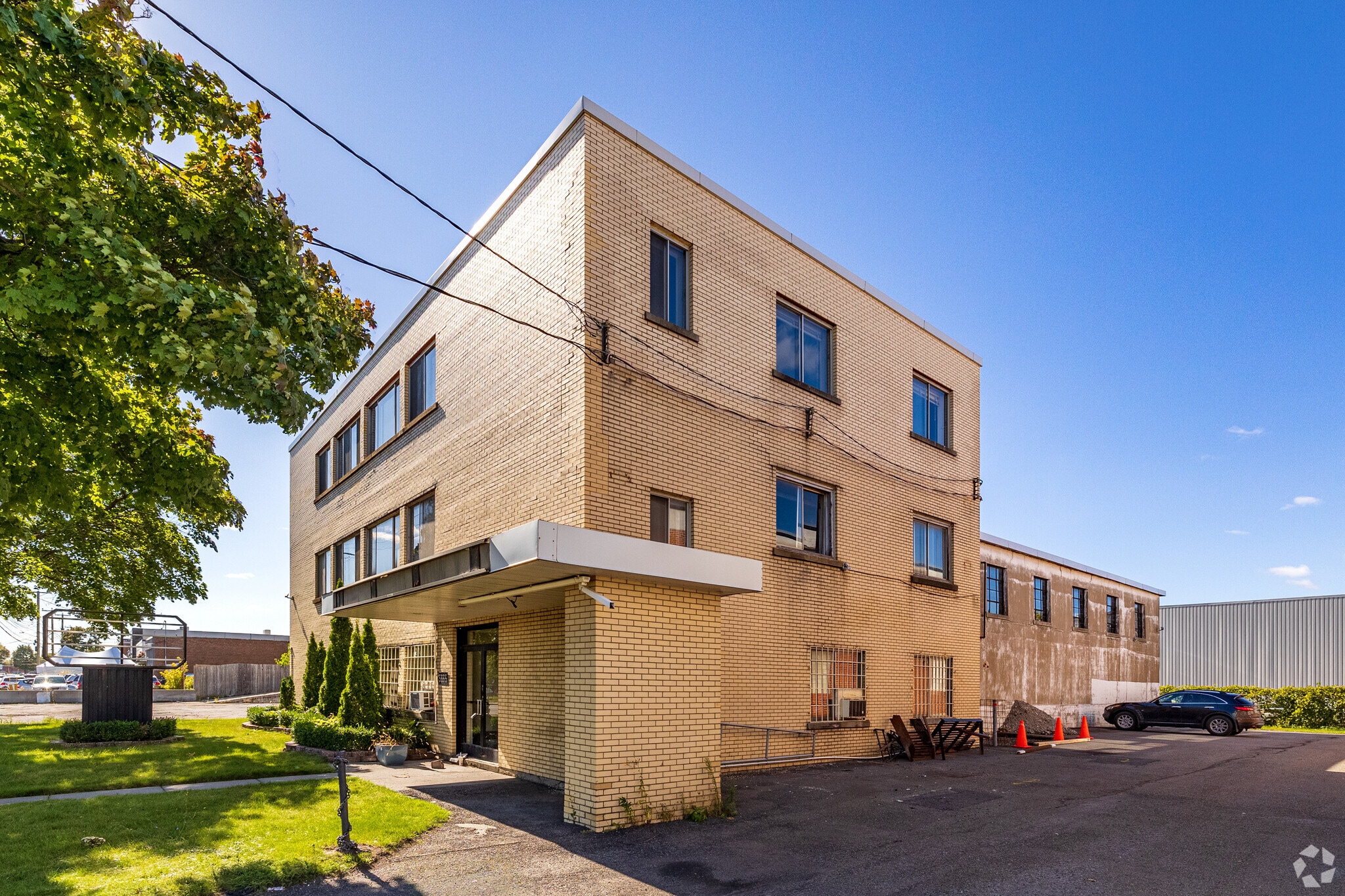 5665 Rue Paré, Mt Royal, QC for sale Building Photo- Image 1 of 1