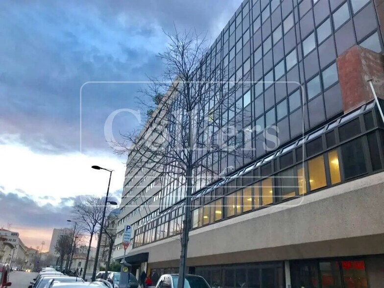 Office in Marseille for lease - Building Photo - Image 1 of 2