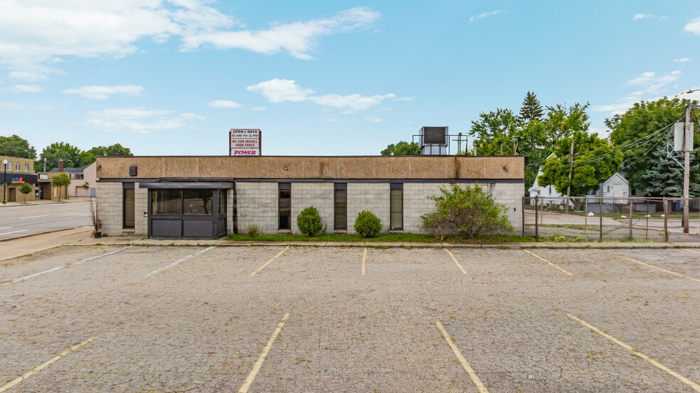 21511 Van Dyke Ave, Warren, MI for sale - Building Photo - Image 3 of 41