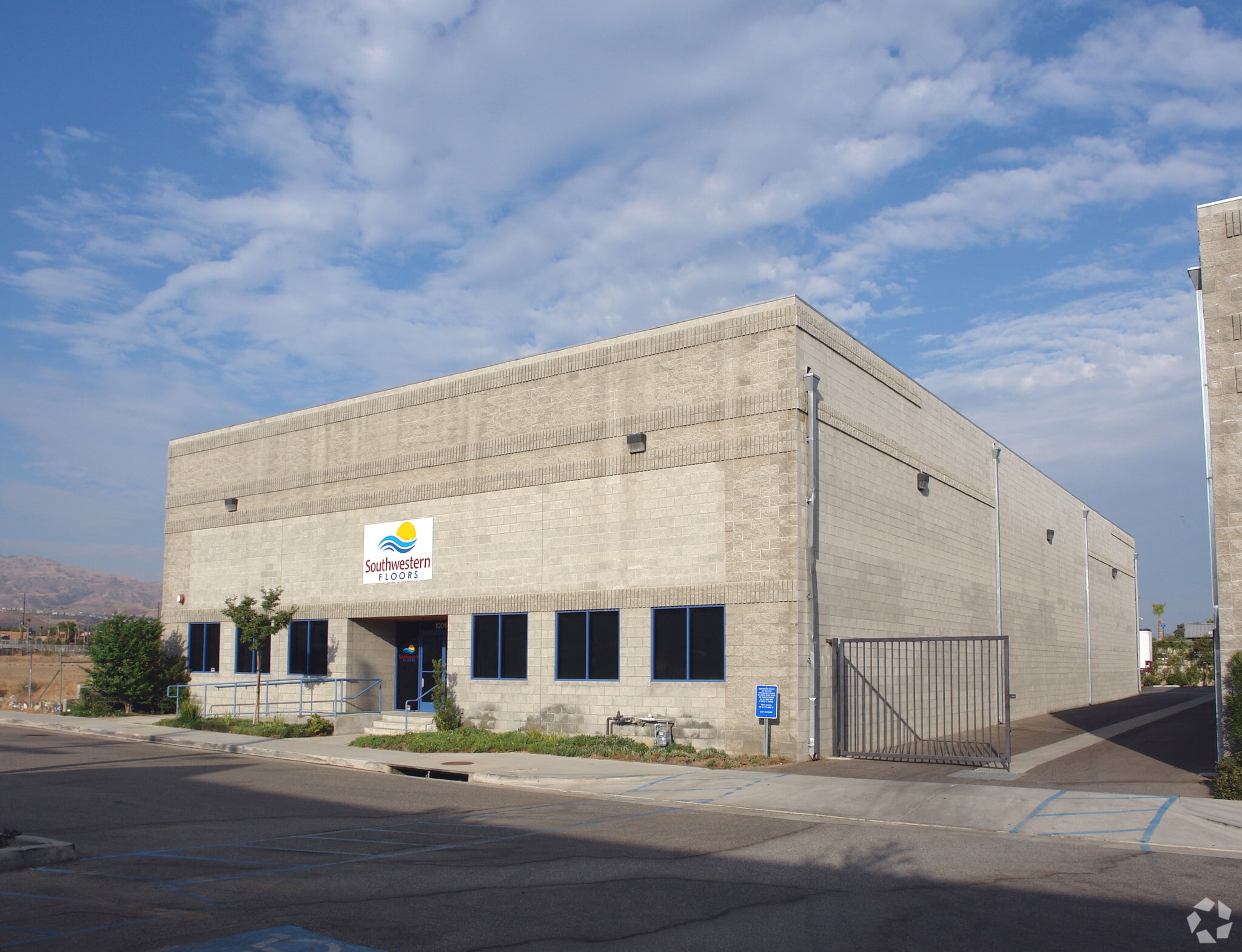 10060 Remmet Ave, Chatsworth, CA for lease Primary Photo- Image 1 of 3