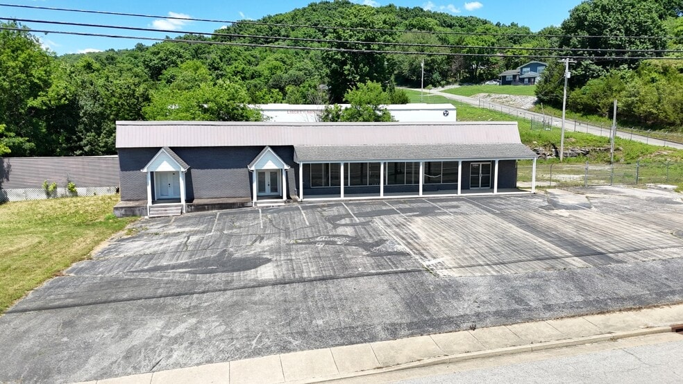 10894 Nashville Hwy, Liberty, TN à vendre - Photo du bâtiment - Image 2 de 19