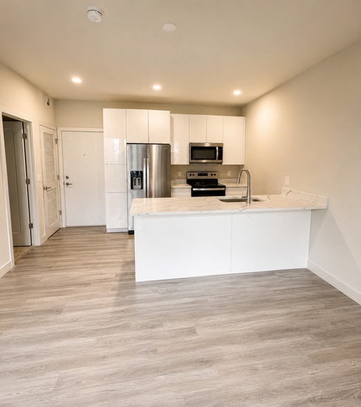 1949 Naylor Rd SE, Washington, DC for sale - Interior Photo - Image 2 of 7