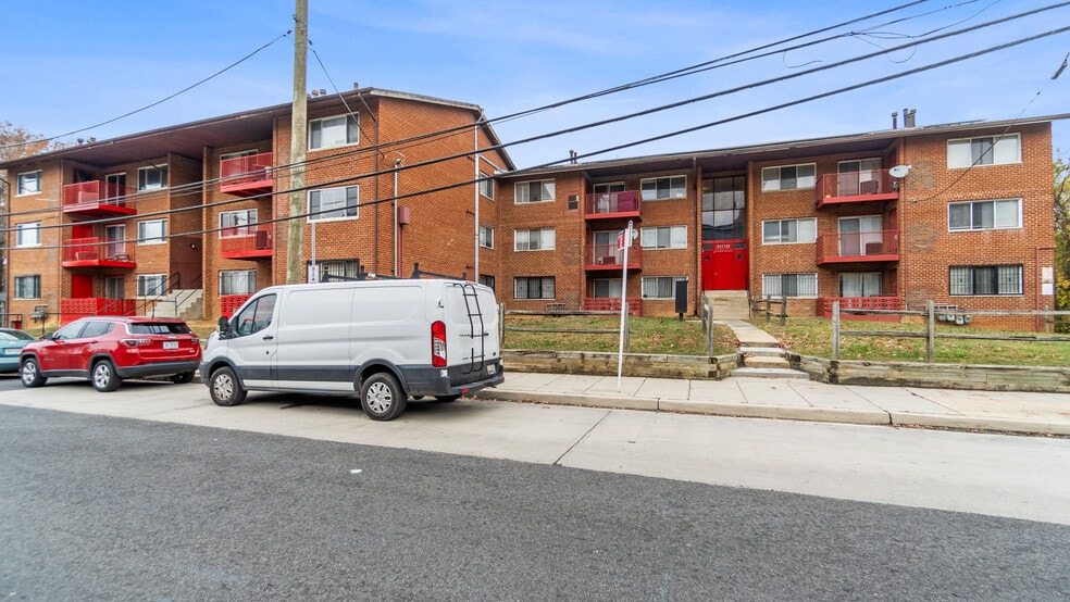 3104 Bruce Pl SE, Washington, DC for sale - Primary Photo - Image 1 of 14