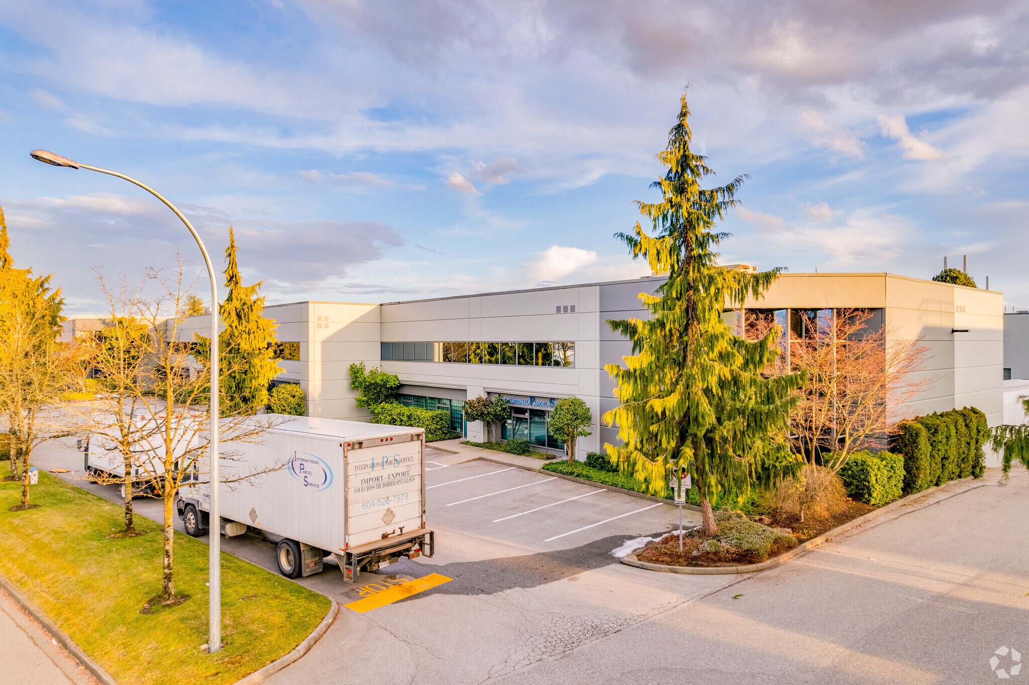 700-736 Chester Rd, Delta, BC à louer Photo du bâtiment- Image 1 de 2