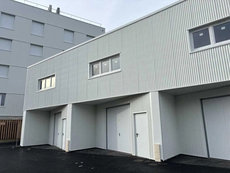 Flex in VILLENAVE-D'ORNON for lease - Building Photo - Image 2 of 4