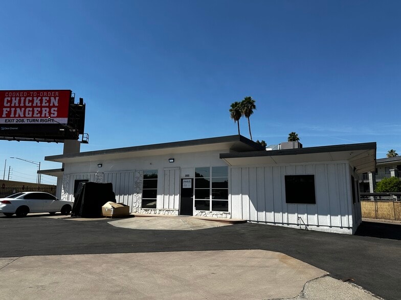 2805 W Larkspur Dr, Phoenix, AZ for sale - Building Photo - Image 2 of 12