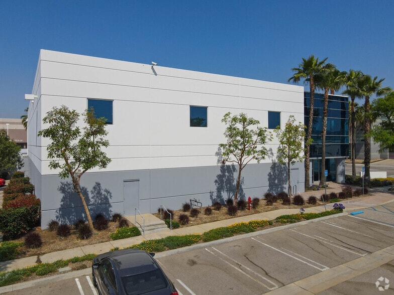 14350 Arminta St, Panorama City, CA for lease - Building Photo - Image 3 of 16