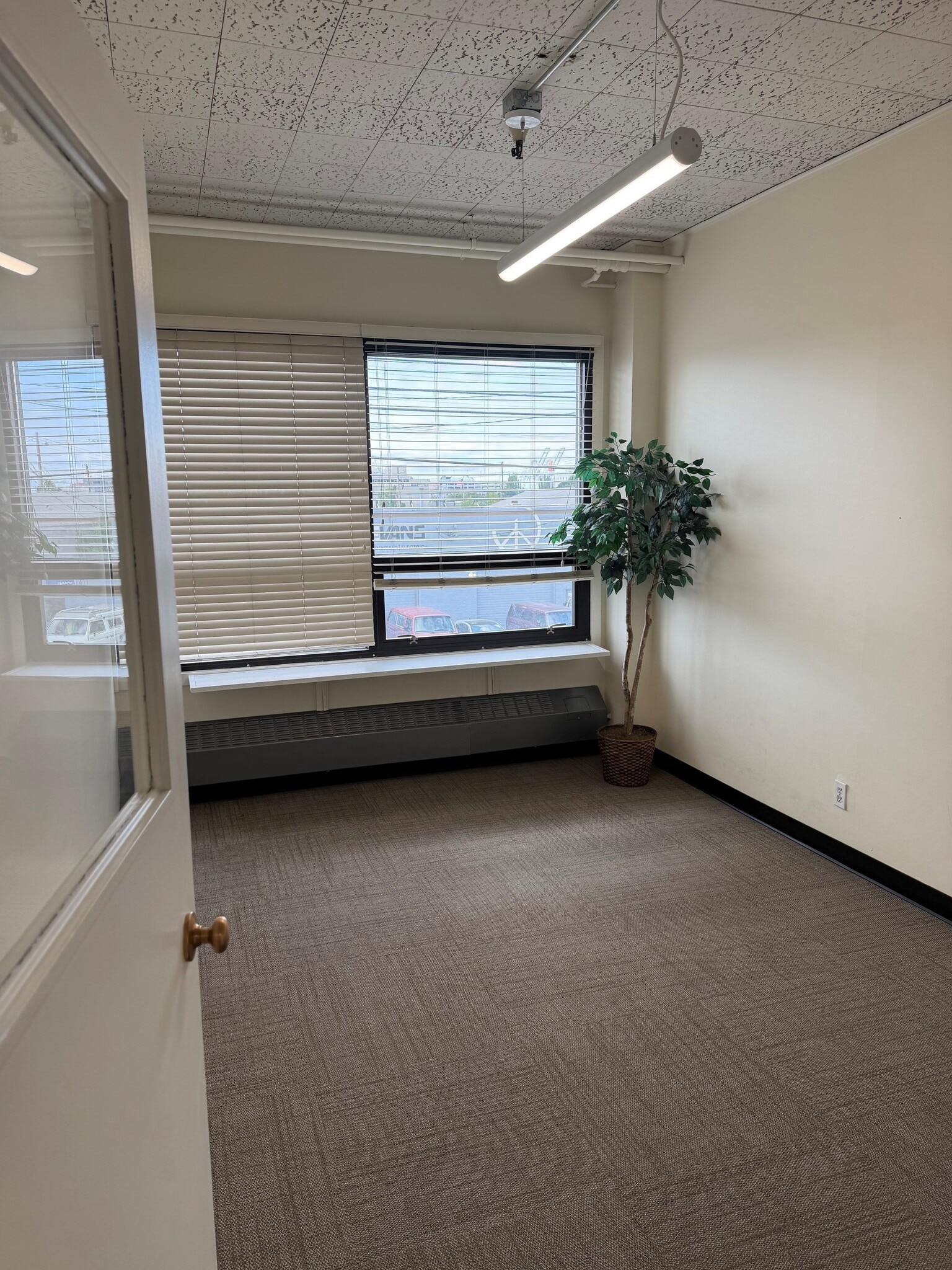 2450 6th Ave S, Seattle, WA for lease Interior Photo- Image 1 of 2