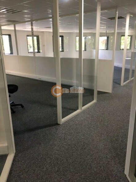 Office in Mérignac for lease - Interior Photo - Image 1 of 12