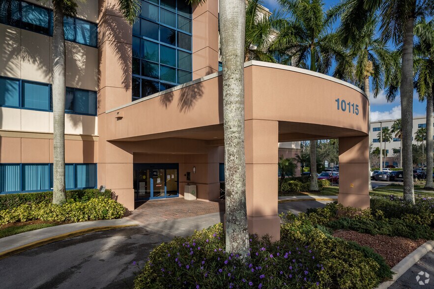 10115 Forest Hill Blvd, Wellington, FL à louer - Photo du bâtiment - Image 3 de 6