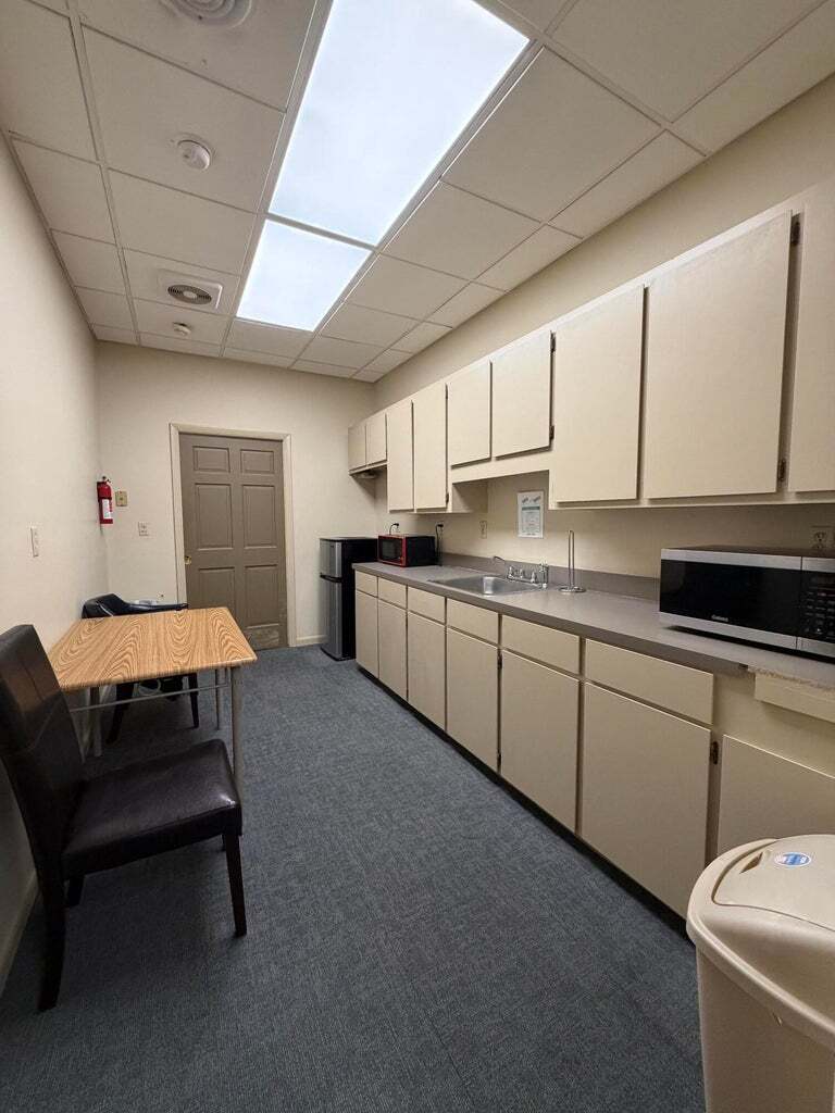 2850 Ashley Phosphate Rd, North Charleston, SC for lease Interior Photo- Image 1 of 9