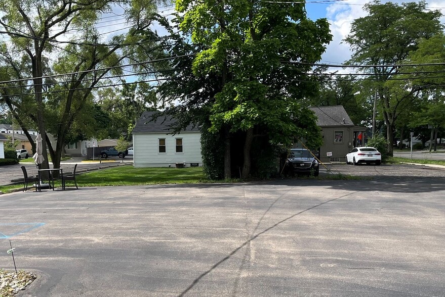 1132 Webster St, Birmingham, MI for lease - Building Photo - Image 3 of 9