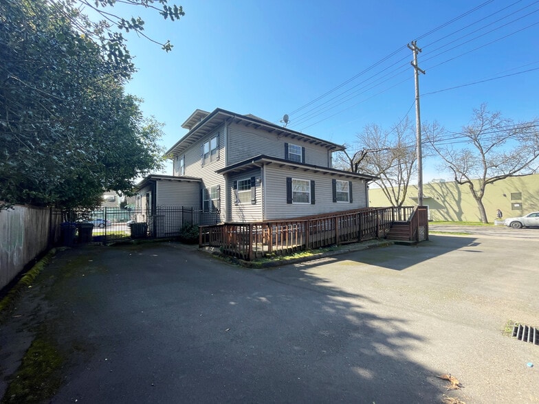 795 W 7th Ave, Eugene, OR for lease - Building Photo - Image 3 of 13