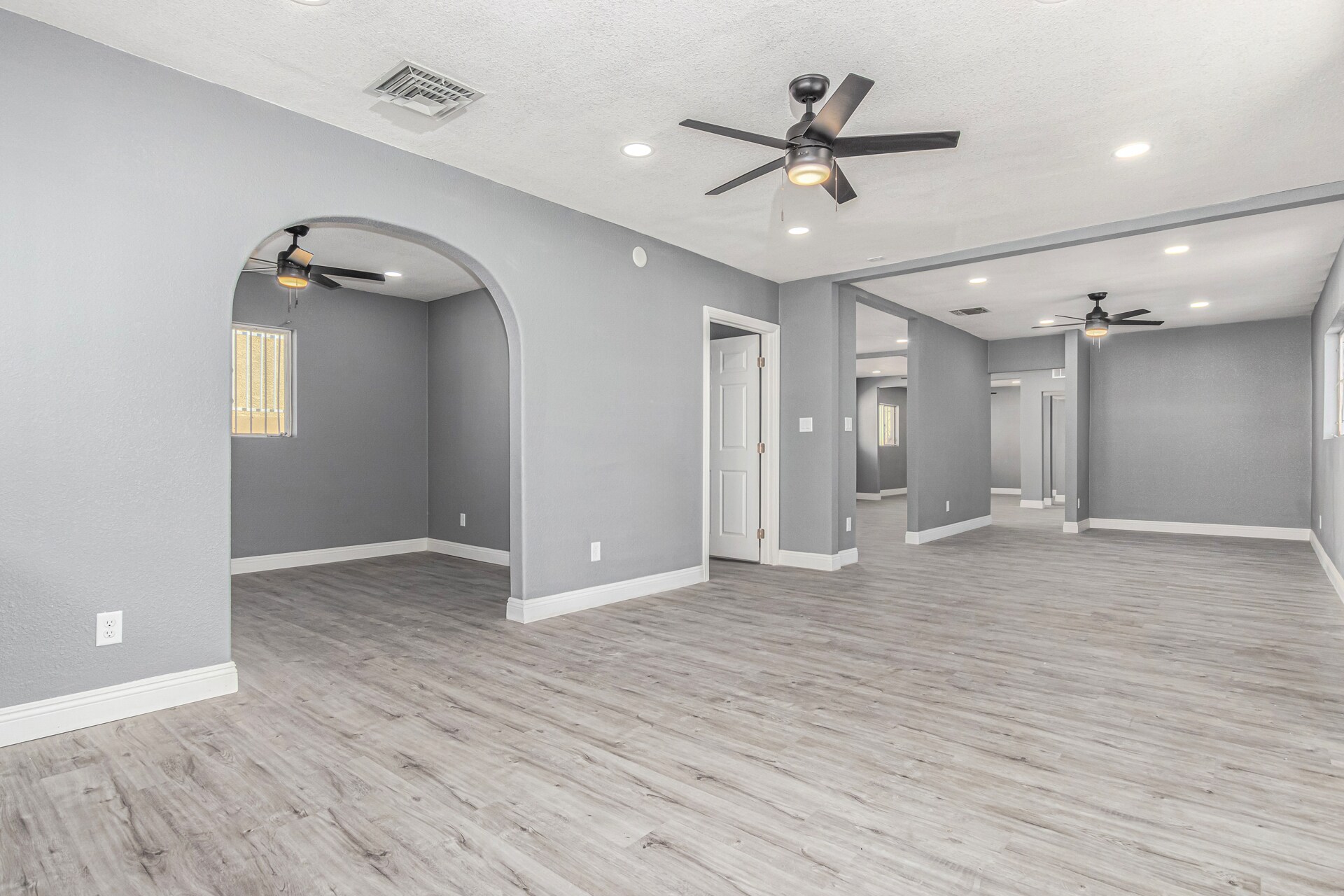 1800 Lewis Ave, Las Vegas, NV à vendre Photo intérieure- Image 1 de 41