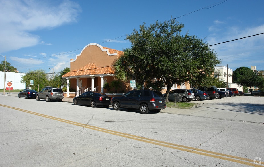757 Arlington Ave N, Saint Petersburg, FL for lease - Primary Photo - Image 1 of 16