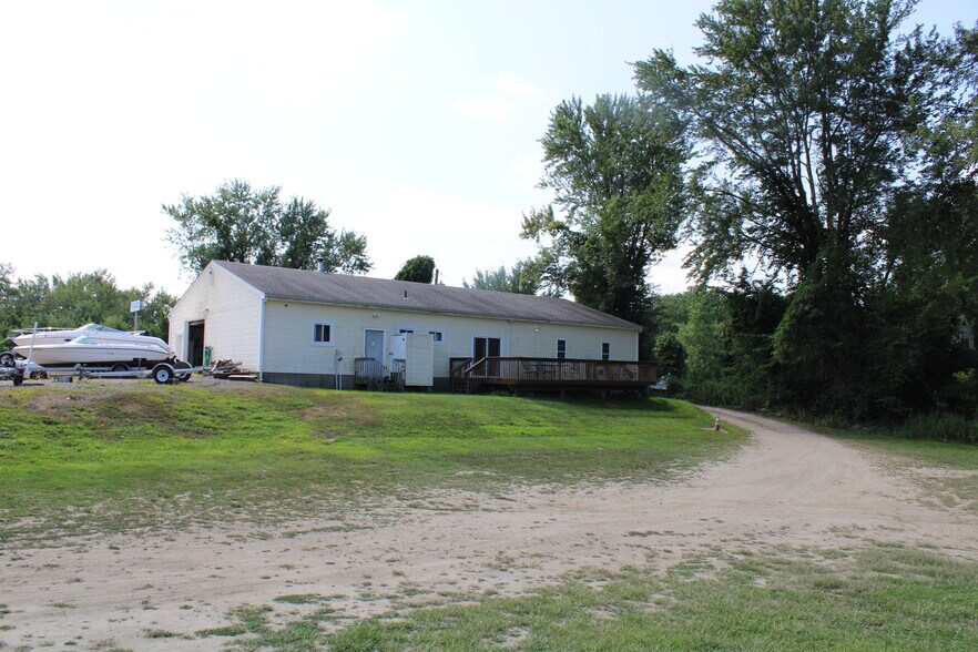 674 Main St, Portland, CT à vendre - Photo du bâtiment - Image 3 de 27