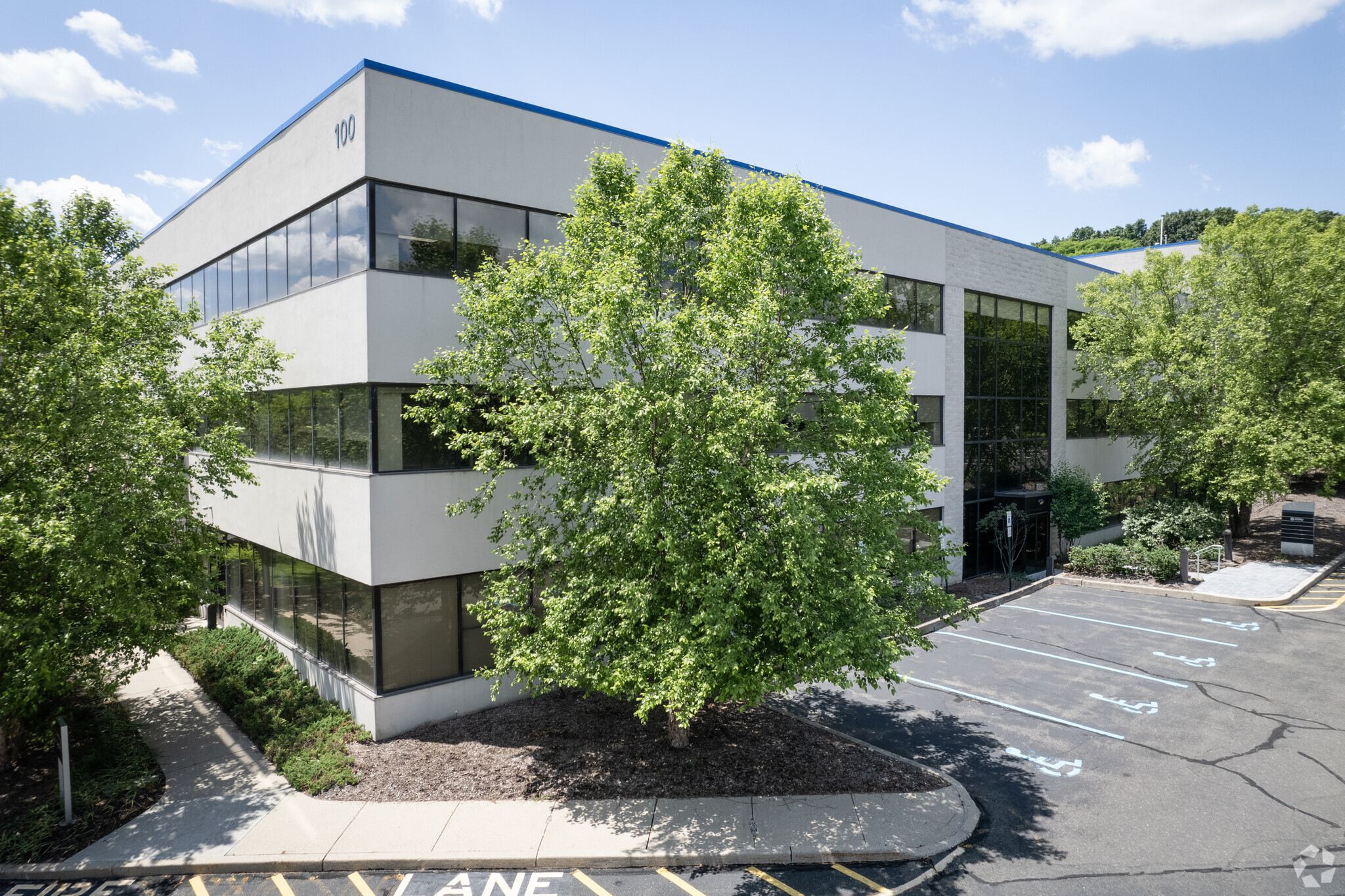 100 Corporate Dr, Mahwah, NJ for lease Building Photo- Image 1 of 9