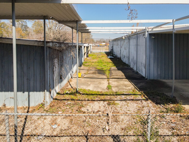 8230 S Choctaw Dr, Baton Rouge, LA for lease - Building Photo - Image 2 of 21
