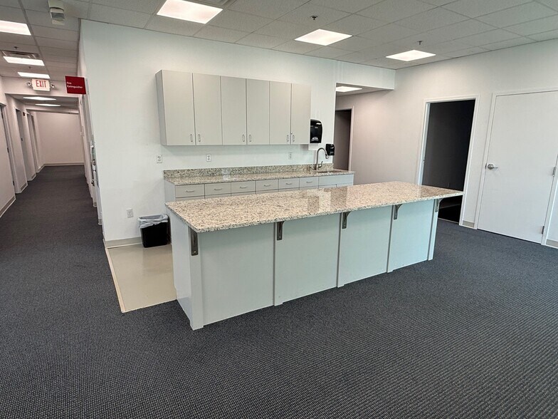 1 Technology Park Dr, Bourne, MA à louer - Photo du bâtiment - Image 2 de 16