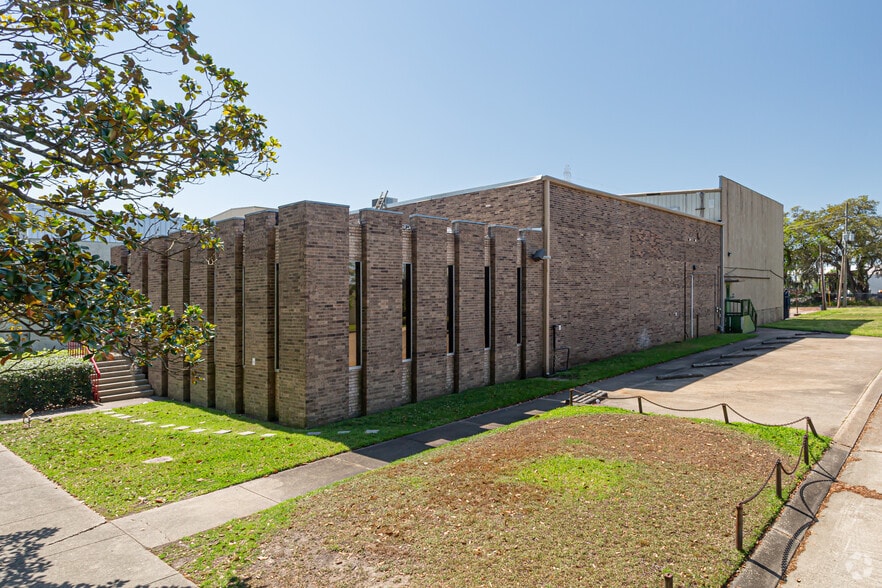 134 Brookhollow Esplanade, New Orleans, LA for sale - Building Photo - Image 2 of 2