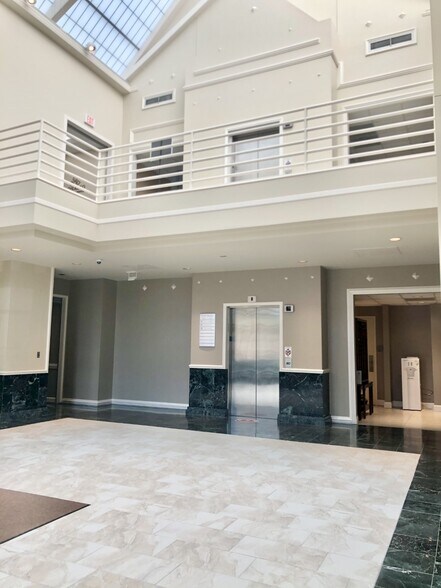 5909 Falls Of Neuse Rd, Raleigh, NC à louer - Photo du bâtiment - Image 2 de 4