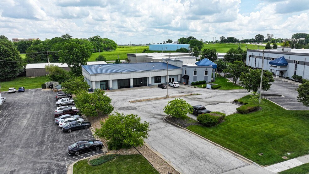 801 NW Commerce Dr, Lee's Summit, MO à vendre - Photo du bâtiment - Image 2 de 4