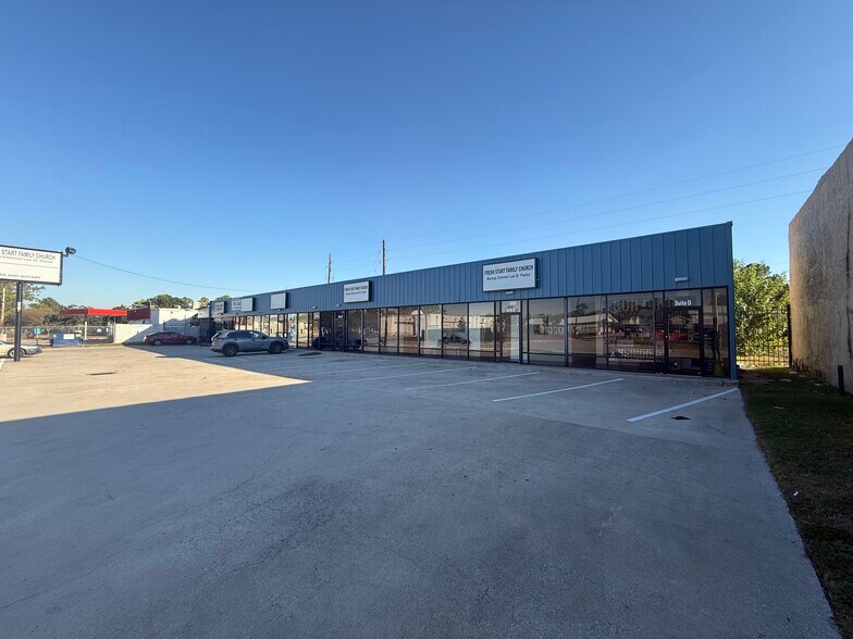 527 Barren Springs Dr, Houston, TX à louer - Photo du bâtiment - Image 2 de 4