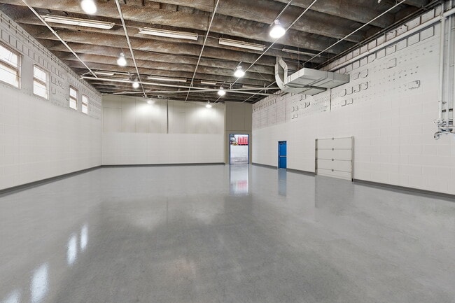 More details for 5575 Boul Metropolitain E, Montréal, QC - Industrial for Lease