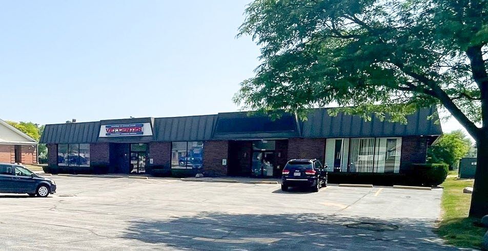 7906-7910 N 76th St, Milwaukee, WI for sale - Building Photo - Image 1 of 2