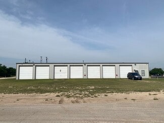 Plus de détails pour 104 N Arthur St, McGregor, TX - Industriel à louer