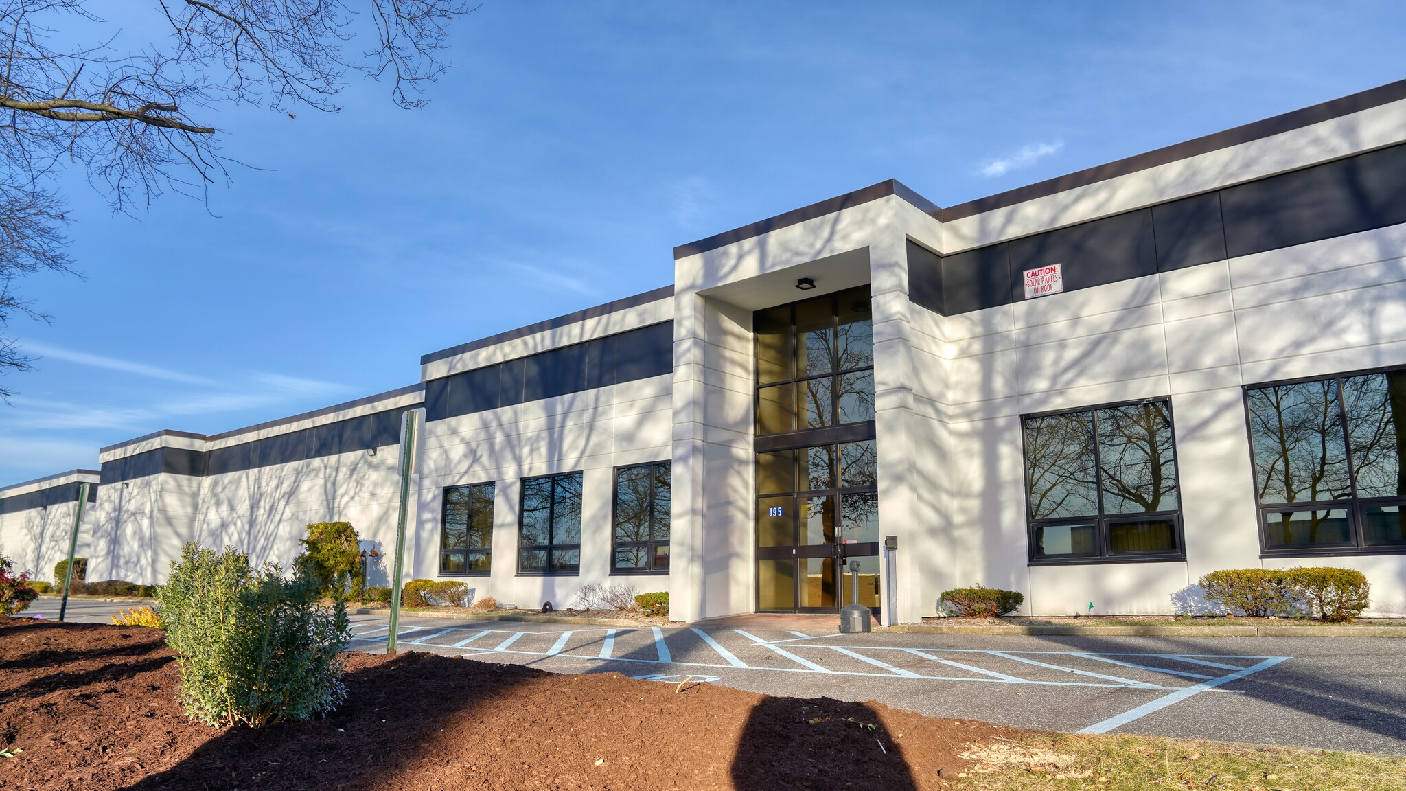 195 13th Ave, Ronkonkoma, NY for lease Primary Photo- Image 1 of 5
