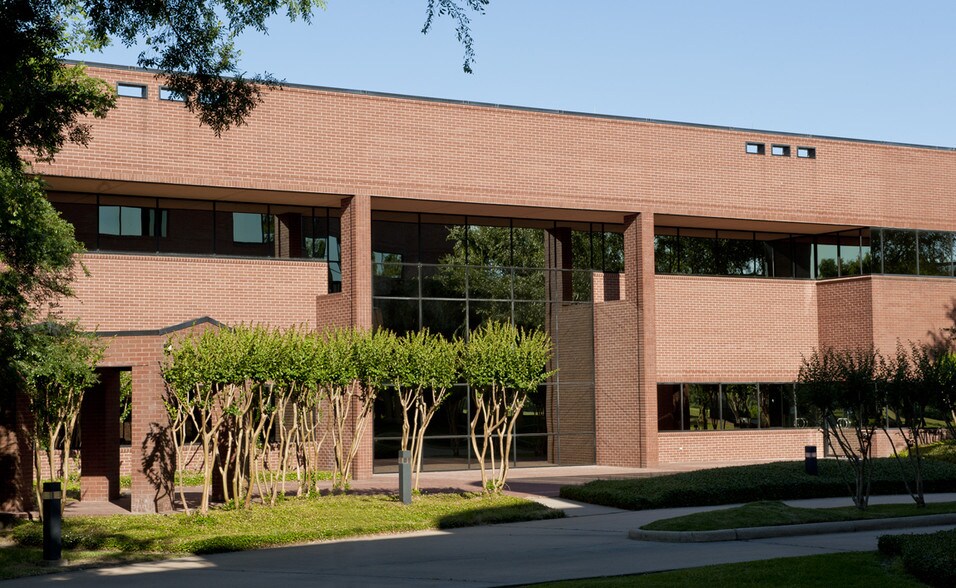 4005 Technology Dr, Angleton, TX à louer - Photo du bâtiment - Image 1 de 14