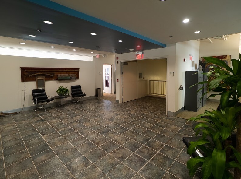 1626 E Jefferson St, Rockville, MD for lease - Lobby - Image 3 of 3