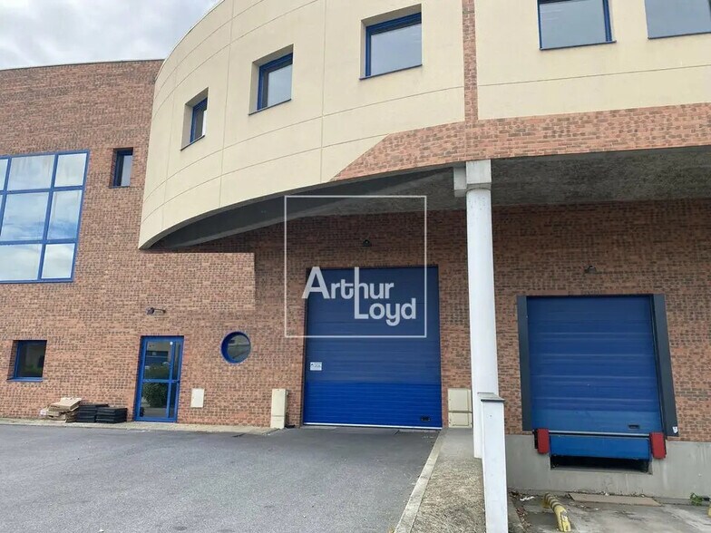 Bureau dans Moissy-Cramayel à louer - Photo du bâtiment - Image 2 de 6