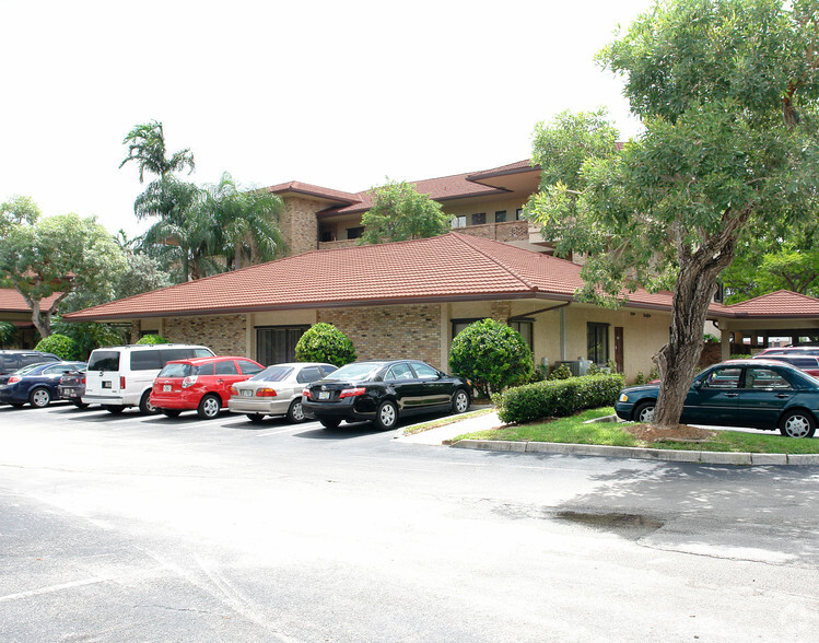 300 NW 70th Ave, Plantation, FL for lease - Building Photo - Image 2 of 33