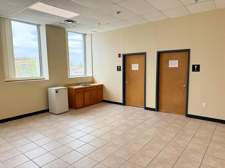 157-161 New Brunswick Ave, Perth Amboy, NJ for lease - Building Photo - Image 2 of 4