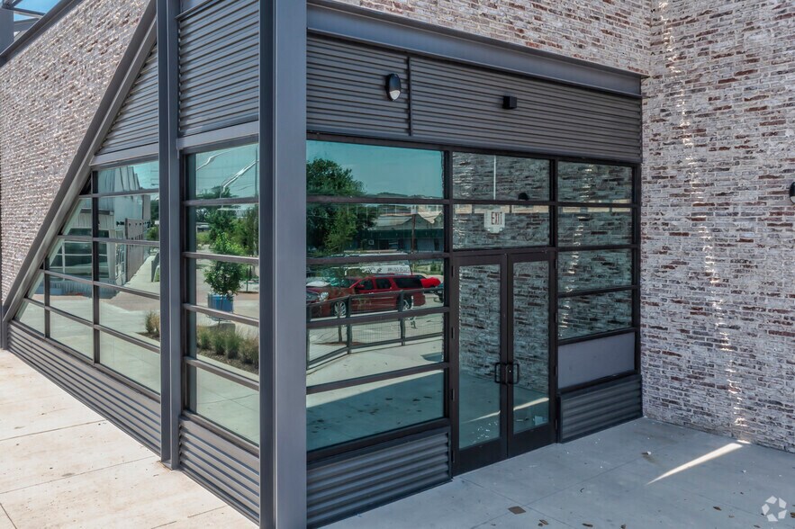 218 W Commerce St, Dallas, TX à louer - Photo du bâtiment - Image 3 de 4