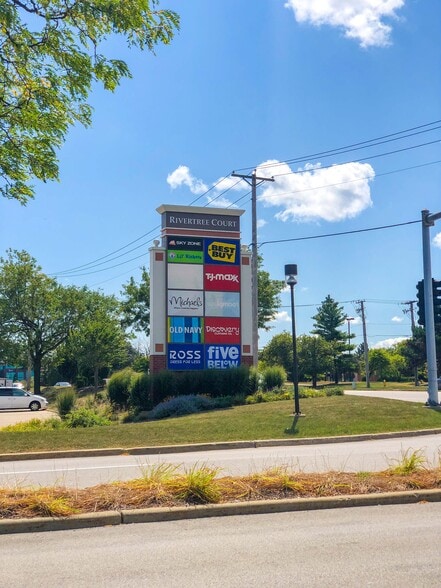 701 N Milwaukee Ave, Vernon Hills, IL for lease - Building Photo - Image 2 of 29