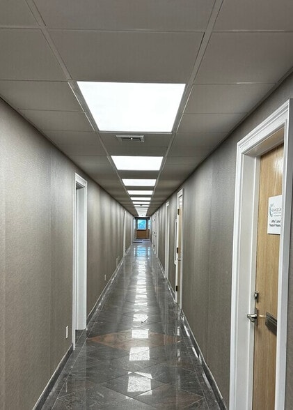 1181 Old Country Rd, Plainview, NY for lease - Interior Photo - Image 2 of 4