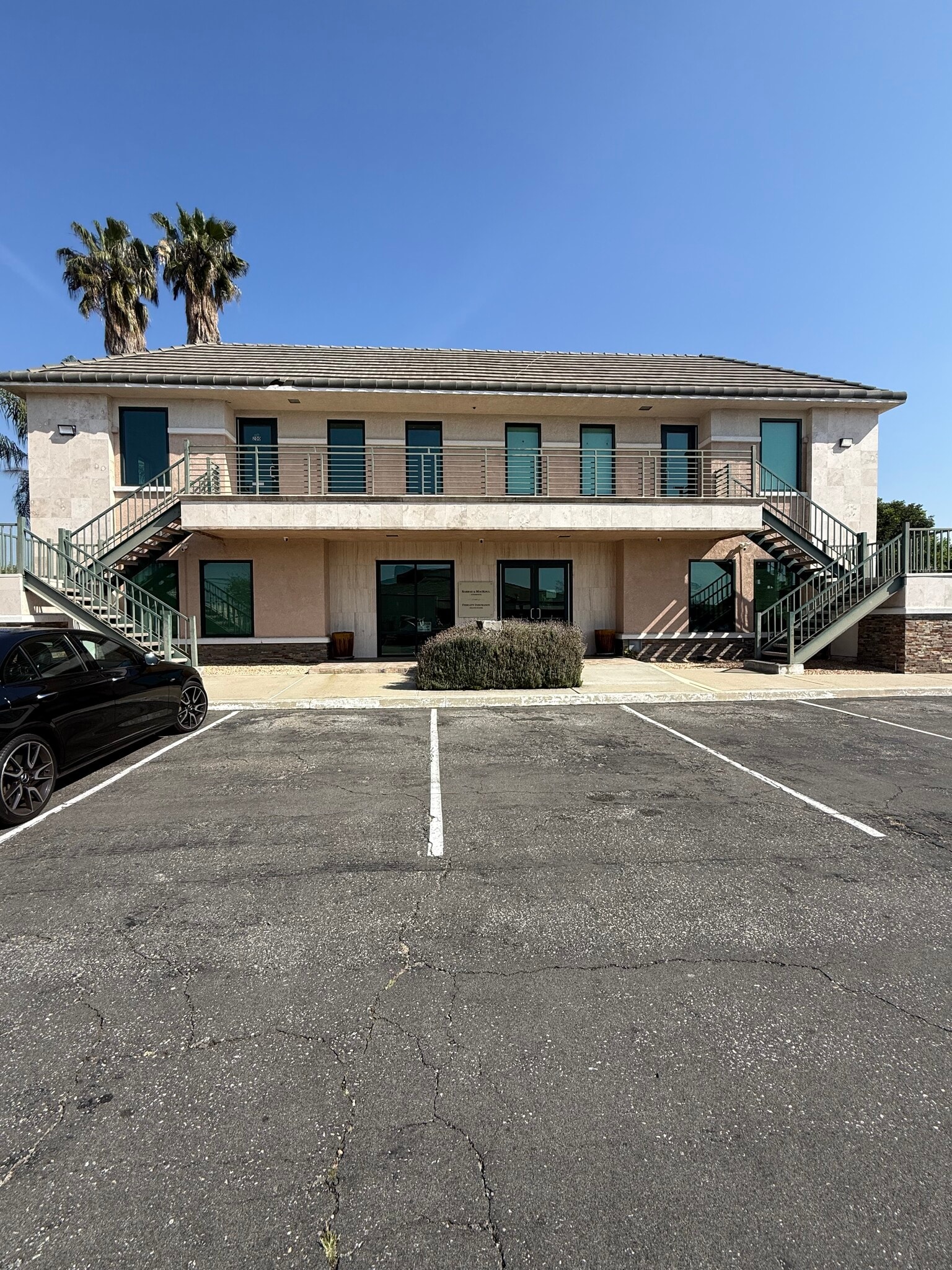 116 N Vineyard Ave, Ontario, CA for lease Primary Photo- Image 1 of 26