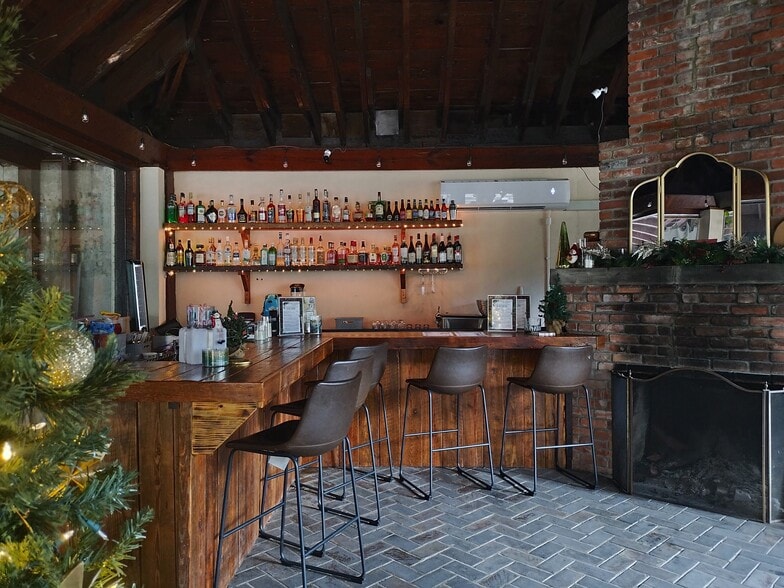 Bailey Event Venue & Restaurant portfolio of 2 properties for sale on LoopNet.ca - Building Photo - Image 3 of 34